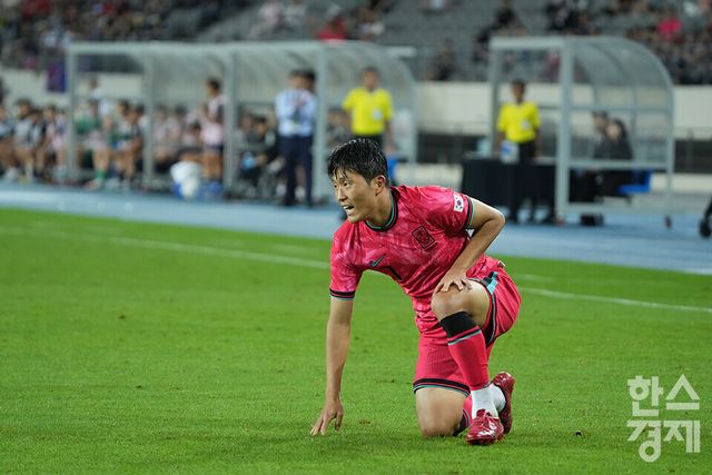 대한민국 나상호가 15일 오후 경기도 용인미르스타디움에서 열린 2025 동아시아축구연맹(EAFF) E-1 풋볼 챔피언십 일본과의 경기서 볼을 주시하고 있다. /용인=최대성 기자 dpdaesung@sporbiz.co.kr 2025.07.15.
