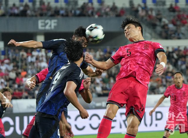 대한민국 박진섭이 15일 오후 경기도 용인미르스타디움에서 열린 2025 동아시아축구연맹(EAFF) E-1 풋볼 챔피언십 일본과의 경기서 공중볼 경합을 벌이고 있다. /용인=최대성 기자 dpdaesung@sporbiz.co.kr 2025.07.15.