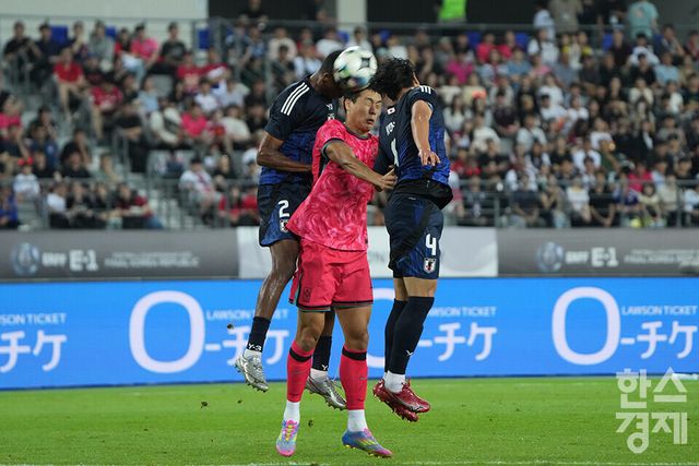 대한민국 이호재가 15일 오후 경기도 용인미르스타디움에서 열린 2025 동아시아축구연맹(EAFF) E-1 풋볼 챔피언십 일본과의 경기서 헤딩슛을 하고 있다. /용인=최대성 기자 dpdaesung@sporbiz.co.kr 2025.07.15.
