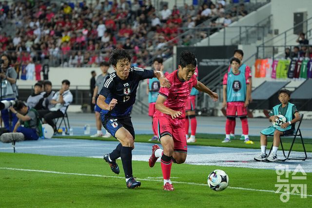 대한민국 나상호가 15일 오후 경기도 용인미르스타디움에서 열린 2025 동아시아축구연맹(EAFF) E-1 풋볼 챔피언십 일본과의 경기서 드리블 하고 있다. /용인=최대성 기자 dpdaesung@sporbiz.co.kr 2025.07.15.