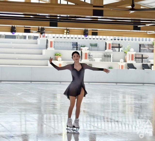 피겨 스타 최다빈이 쏠비치 남해의 아이스비치에서 연기를 펼쳐보이고 있다. /박종민 기자