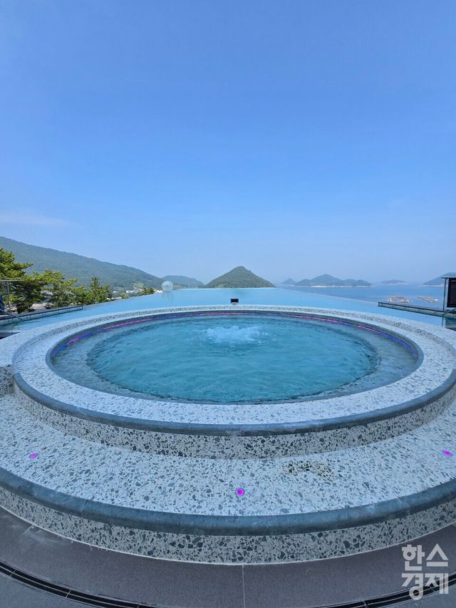 쏠비치 남해의 인피니티풀 전경. /박종민 기자