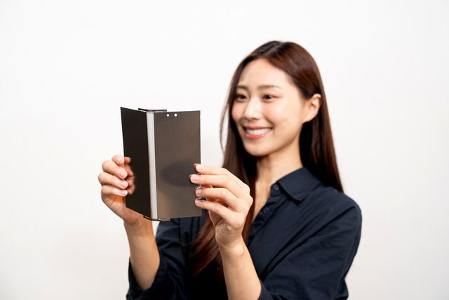 갤럭시 Z 폴드7에 적용된 티타늄 플레이트./삼성디스플레이