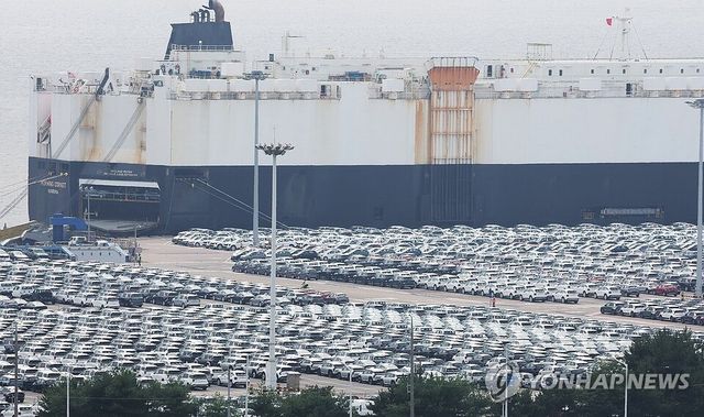 한국은행이 24일 발표한 '7월 기업경기조사 결과 및 경제심리지수(ESI)'에 따르면 이달 전(全)산업 기업심리지수(CBSI)는 90.0으로 6월에 비해 0.2p 하락했다. /연합뉴스