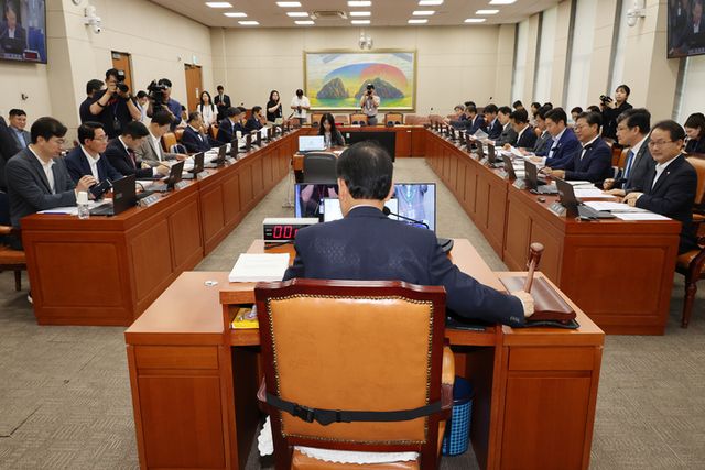 국회 정무위원회 전체회의 모습./연합뉴스