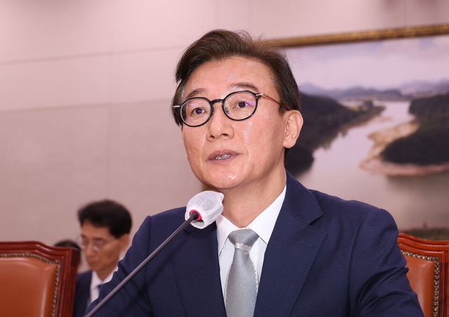 전재수 해양수산부 장관 후보자가 지난 14일 서울 여의도 국회 농림축산식품해양수산위원회 전체회의에서 열린 인사청문회에서 의원 질의에 답변하고 있다./연합뉴스