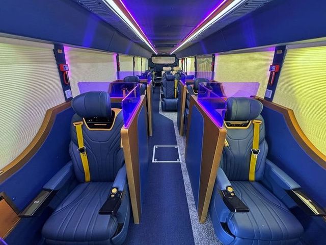 FC바르셀로나 선수단을 위한 전용 프리미엄 버스 내부 모습. /제너시스BBQ 제공