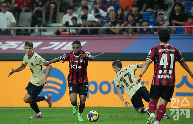 31일 오후 서울월드컵경기장에서 FC 바르셀로나 2025 아시아투어 에디션 1경기 FC 바로셀로나 대 FC서울 경기가 열리고&nbsp;&nbsp;있다. /최대성 기자 dpdaesung@sporbiz.co.kr 2025.07.31.