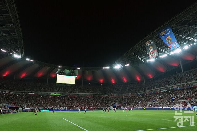 31일 오후 서울월드컵경기장에서 FC 바르셀로나 2025 아시아투어 에디션 1경기 FC서울과 FC 바로셀로나의 경기가 열리고 있다. /최대성 기자 dpdaesung@sporbiz.co.kr 2025.07.31.