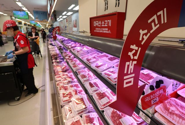서울 시내 한 대형마트 미국산 쇠고기 판매대./연합뉴스.