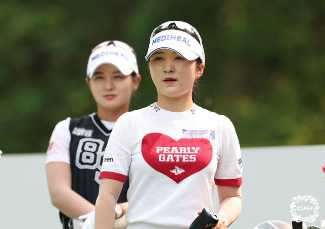 메디힐 골프단의 박현경과 이예원(오른쪽). /KLPGA 제공