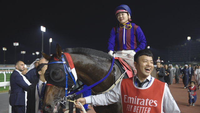 두바이 알 막툼 클래식에 출전한 '글로벌히트'와 김혜선 기수. /한국마사회 제공
