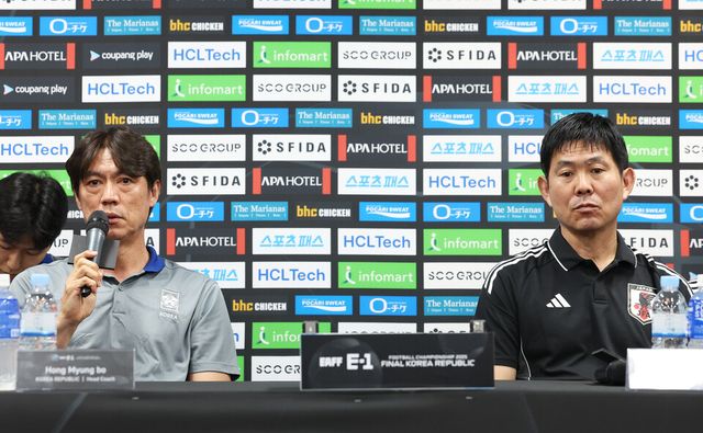 6일 경기도 용인미르스타디움에서 열린 2025년 동아시아축구연맹(EAFF) E-1 챔피언십 공식 기자회견에서 한국 홍명보 감독이 취재진 질문에 답하고 있다. /연합뉴스