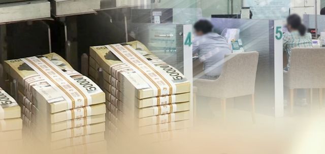 올 1분기 가계(개인사업자 포함) 및 비영리단체의 여윳돈이 사상최대를 기록했다. / 연합뉴스&nbsp;