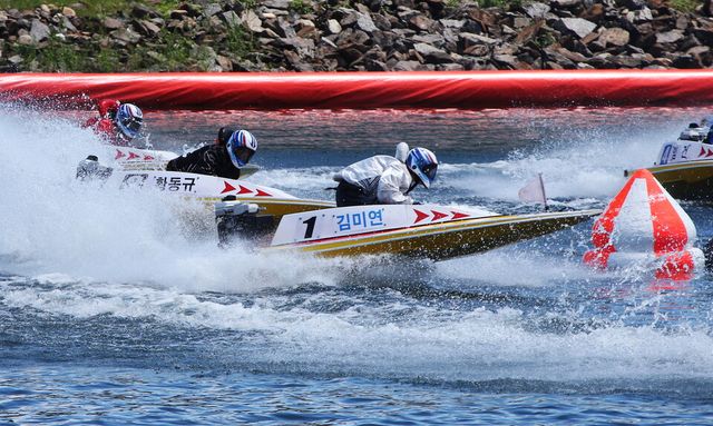 17기 김미연의 턴마크 선회 장면. 김미연은 이번 신예왕전에서 6코스로 출전할 전망이다. /국민체육진흥공단 제공