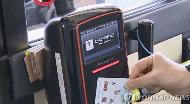 교통카드 사용 장면. / 연합뉴스
