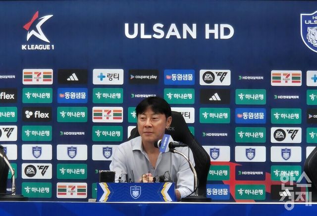 |&nbsp;위기에 빠진 프로축구 K리그1(1부) 울산 HD의 지휘봉을 잡은 신태용 감독. /류정호 기자
