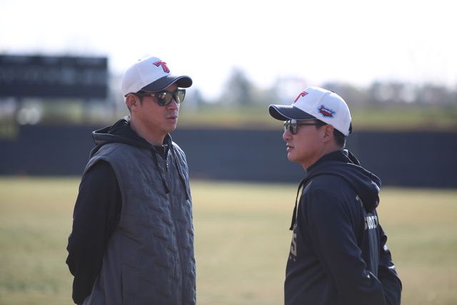 &nbsp;프로야구 KIA 타이거즈의 이동걸, 정재훈 코치. /KIA 타이거즈 제공