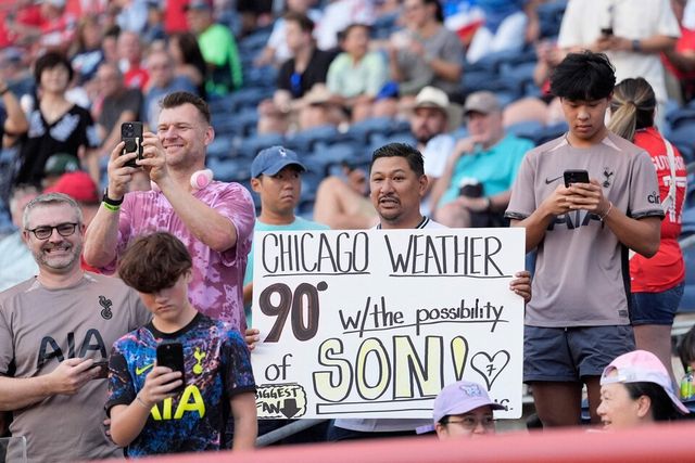 미국 메이저리그사커(MLS) 로스앤젤레스FC(LAFC) 데뷔전을 치른 손흥민을 응원하는 팬들. /연합뉴스