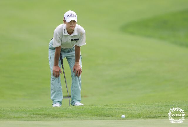 박성현이 그린을 파악하고 있다. /KLPGA 제공