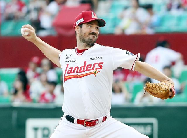 앤더슨이 12일 키움전 마운드에서 투구하고 있다. /SSG 랜더스 제공