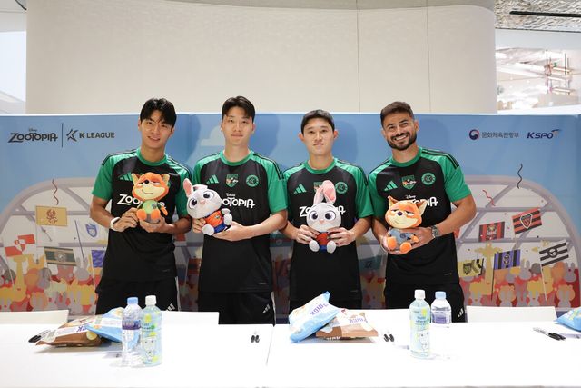 전진우(왼쪽부터), 김동현, 이동경, 세징야. /한국프로축구연맹 제공