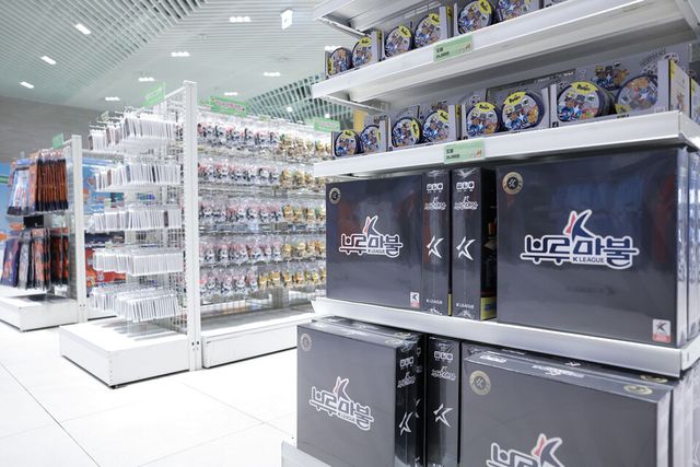 K리그-주토피아 팝업스토어 현장에서 부루마불과 도블이 진열돼 있다. /한국프로축구연맹 제공