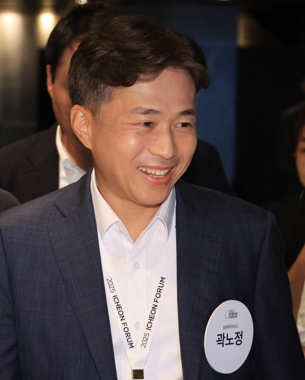 곽노정 SK하이닉스 대표가 18일 서울 워커힐호텔에서 열린 ‘이천포럼2025’ 행사에 참석하고 있다./연합뉴스