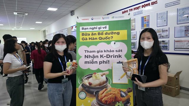 구내식당 한국 닭고기 특식행사 장면. /사진=aT