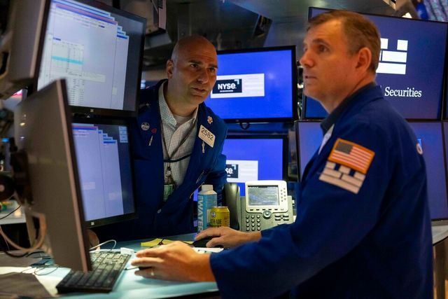 뉴욕 증권거래소의 트레이더./연합뉴스 