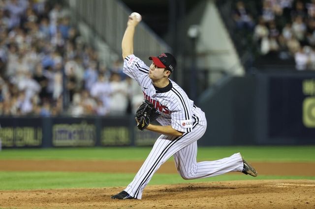 김영우가 19일 롯데전 마운드에서 투구하고 있다. /LG 트윈스 제공