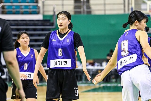 이가현이 트라이아웃 현장에서 경기에 집중하고 있다. /WKBL 제공