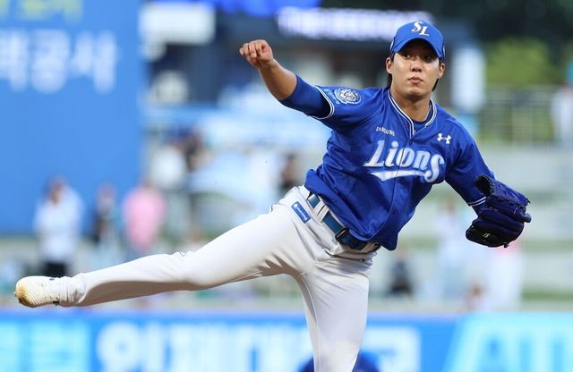 원태인이 마운드에서 투구하고 있다. /삼성 라이온즈 제공
