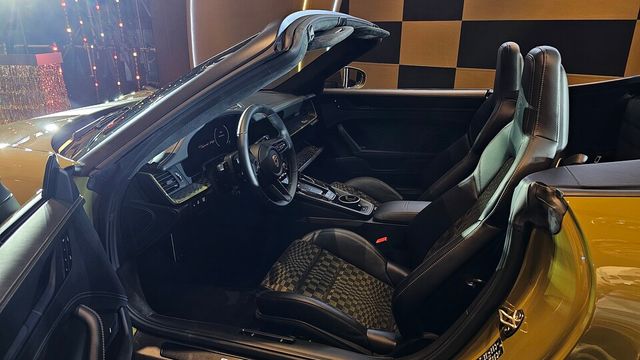 포르쉐 '신형 911 스피릿 70'의 실내./ 곽호준 기자