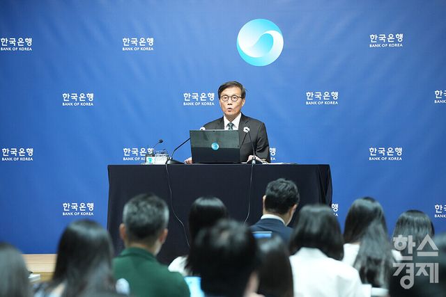 이창용 한국은행 총재가 28일 서울 중구 한국은행에서 열린 통화정책방향 기자간담회에 참석해 모두발언을 하고 있다. /최대성 기자 dpdaesung@sporbiz.co.kr 2025.08.28.