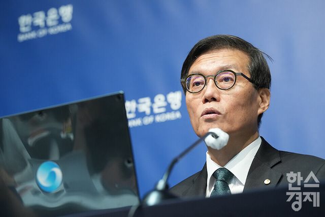 이창용 한국은행 총재가 28일 서울 중구 한국은행에서 열린 통화정책방향 기자간담회에 참석하고 있다. /최대성 기자 dpdaesung@sporbiz.co.kr 2025.08.28.