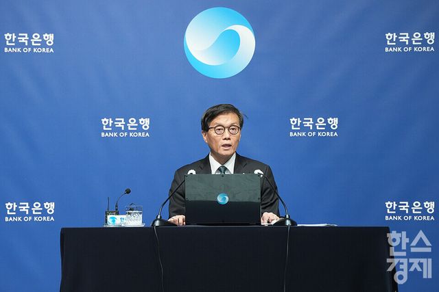 이창용 한국은행 총재가 28일 서울 중구 한국은행에서 열린 통화정책방향 기자간담회에 참석해 모두발언을 하고 있다. /최대성 기자 dpdaesung@sporbiz.co.kr 2025.08.28.