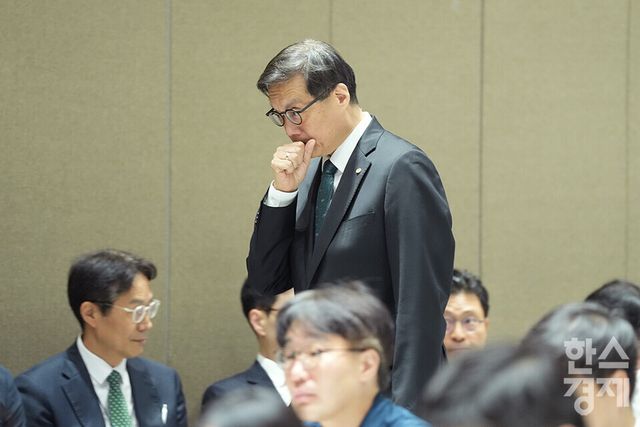 이창용 한국은행 총재가 28일 서울 중구 한국은행에서 열린 통화정책방향 기자간담회에 참석하고 있다. /최대성 기자 dpdaesung@sporbiz.co.kr 2025.08.28.