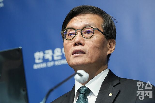 이창용 한국은행 총재가 28일 서울 중구 한국은행에서 열린 통화정책방향 기자간담회에 참석하고 있다. /최대성 기자 dpdaesung@sporbiz.co.kr 2025.08.28.