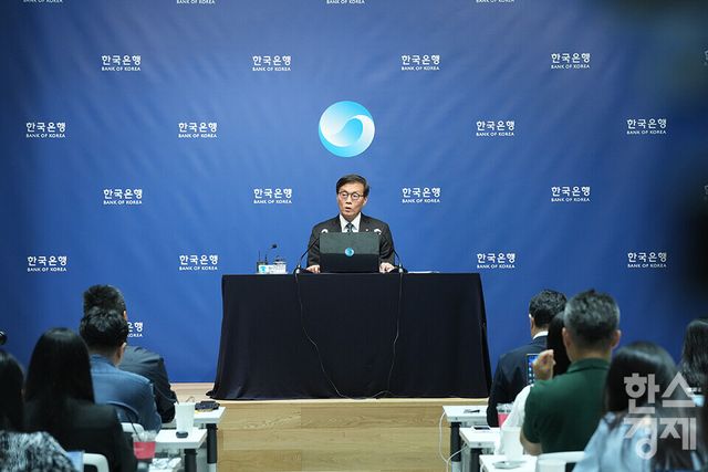 이창용 한국은행 총재가 28일 서울 중구 한국은행에서 열린 통화정책방향 기자간담회에 참석해 모두발언을 하고 있다. /최대성 기자 dpdaesung@sporbiz.co.kr 2025.08.28.