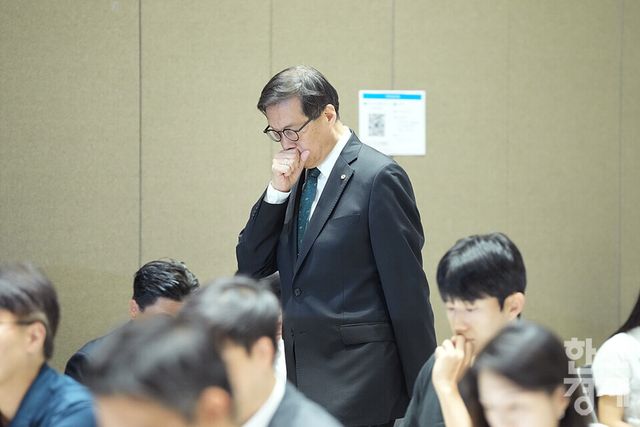 이창용 한국은행 총재가 28일 서울 중구 한국은행에서 열린 통화정책방향 기자간담회에 참석하고 있다. /최대성 기자 dpdaesung@sporbiz.co.kr 2025.08.28.