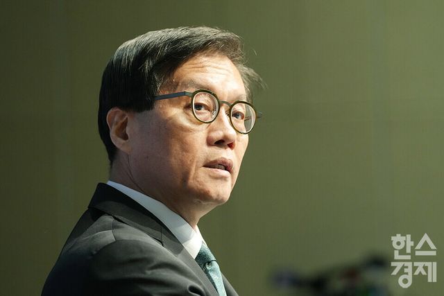 이창용 한국은행 총재가 28일 서울 중구 한국은행에서 열린 통화정책방향 기자간담회에 참석하고 있다. /최대성 기자 dpdaesung@sporbiz.co.kr 2025.08.28.
