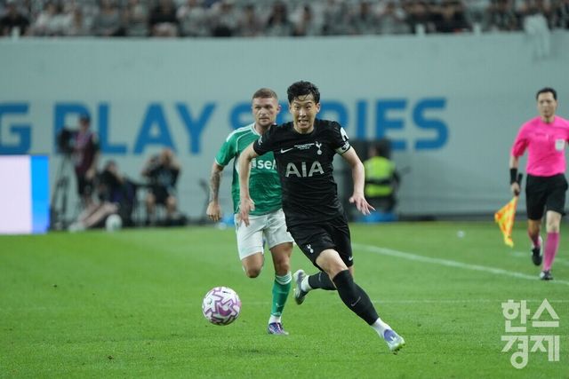 손흥민이 뉴캐슬 유나이티드 진영으로 돌파를 시도하고 있다. /최대성 기자