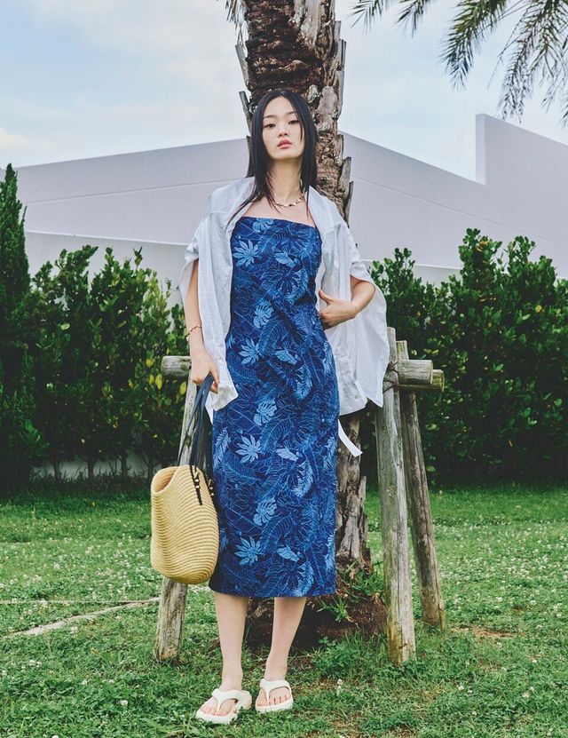 ‘여성용 트로픽 드레스’로 눈에 띄는 바캉스룩을 연출한 노스페이스 홍보대사 신현지. /노스페이스 제공