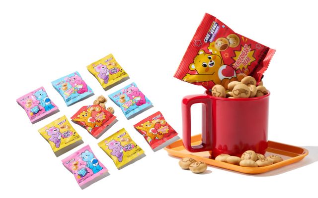 스낵스가 글로벌 인기 캐릭터 ‘케어베어(Care Bears)’와의 라이선스 협업을 통해 신제품 ‘케어베어 줄줄이 비스킷’을 출시했다./스낵스