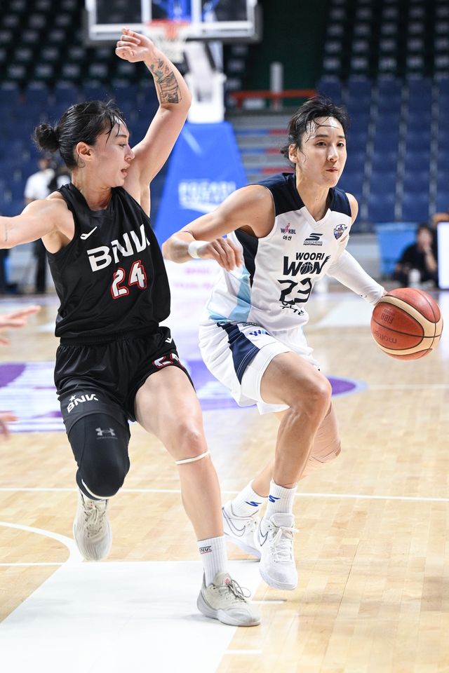 우리은행 김단비(오른쪽). /WKBL 제공