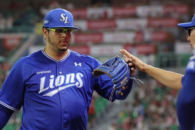 후라도가 더그아웃으로 향하고 있다. /삼성 라이온즈 제공