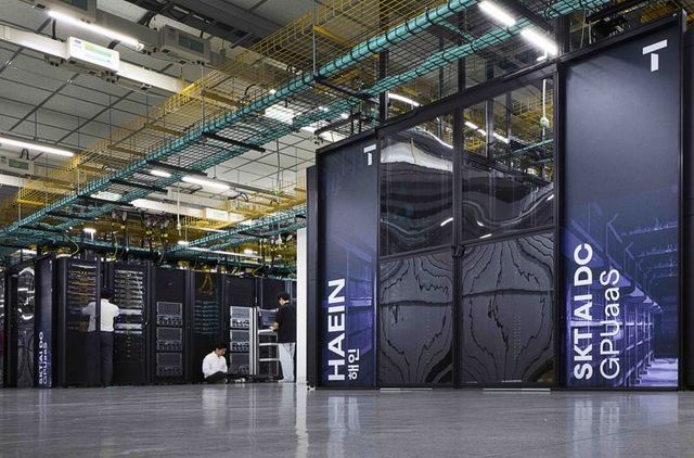 SK텔레콤이&nbsp;최신 그래픽처리장치(GPU) 기반 인공지능(AI) 인프라 사업에 본격 시동을 걸었다./SKT