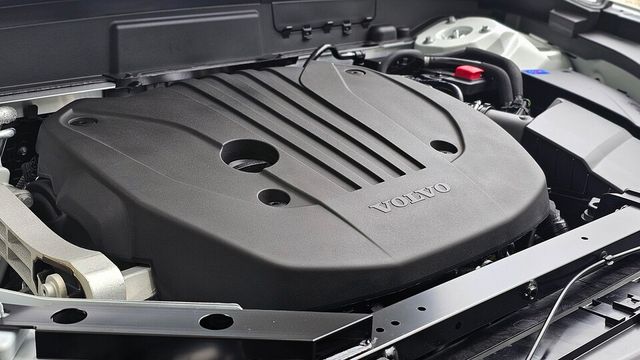 신형 볼보 XC60의 B5 엔진 모습. / 곽호준 기자