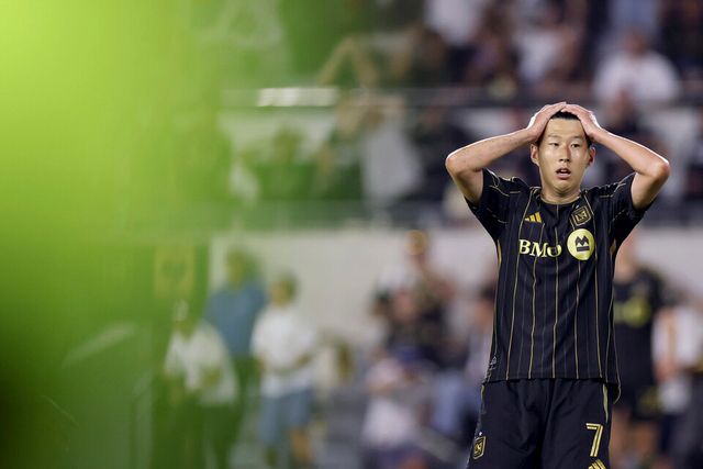 손흥민이 미국 메이저리그사커(MLS) 로스앤젤레스FC(LAFC) 이적 후 미국 무대 첫 홈 데뷔전에서 아쉬움을 삼켰다. /연합뉴스